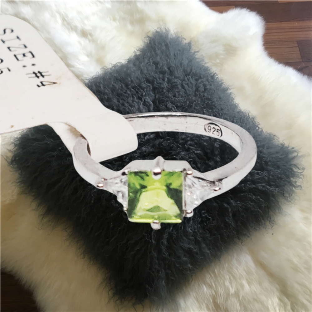Sterling Silver Engagement Ring with a Green CZ Center Stone & Clear CZ NWOT